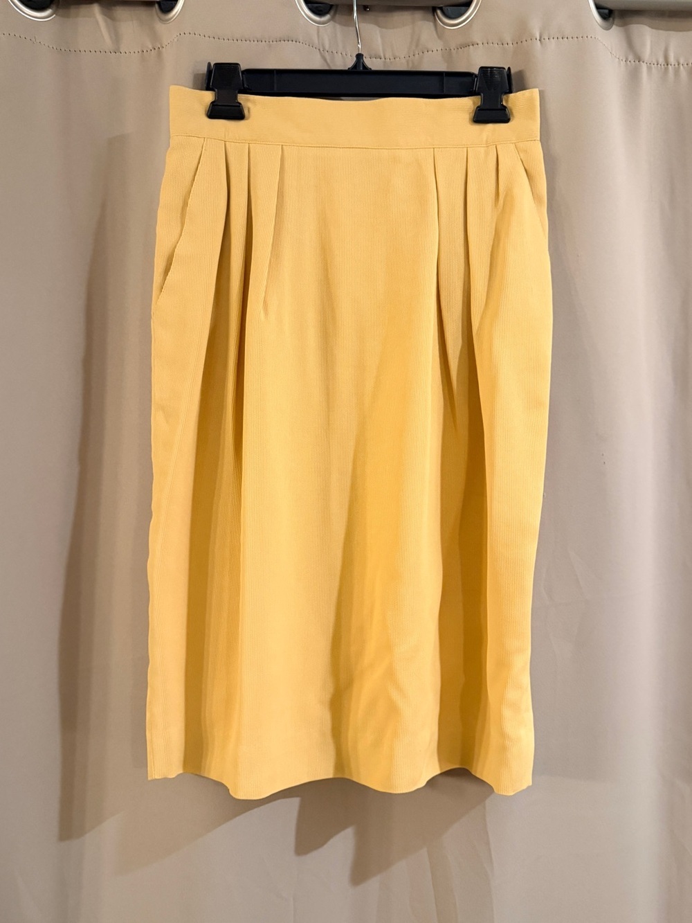 Jones Wear Vintage Yellow Pleated Midi Skirt - Women